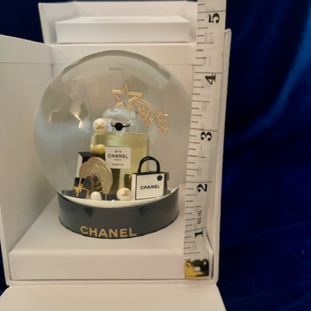 BRAND NEW CHANEL SNOW GLOBE - DECEMBER 2025 - COLLECTORS ITEM - Picture 5 of 12